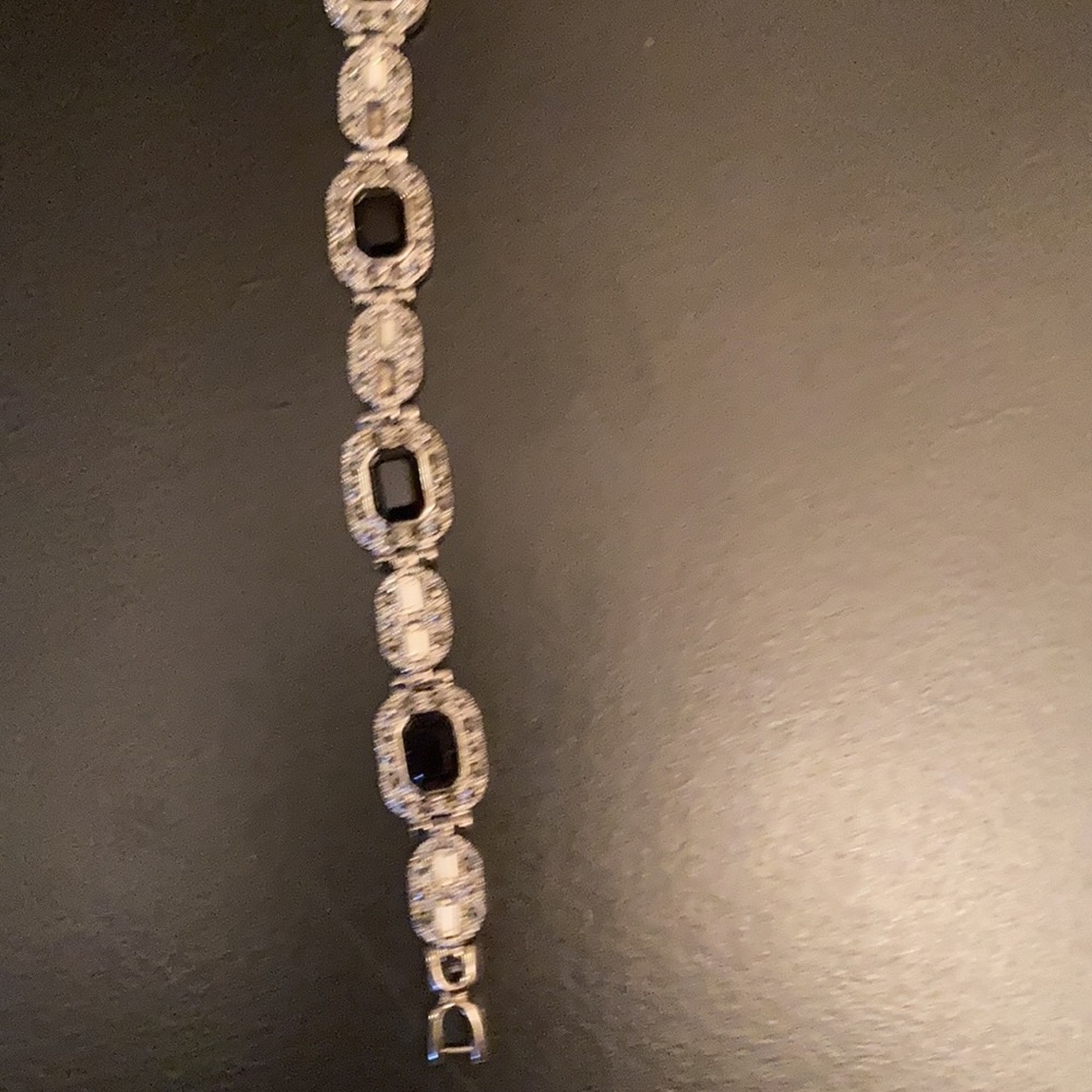 7.5 inch silver and black stone Bracelet with cut diamonds. - Picture 3 of 5